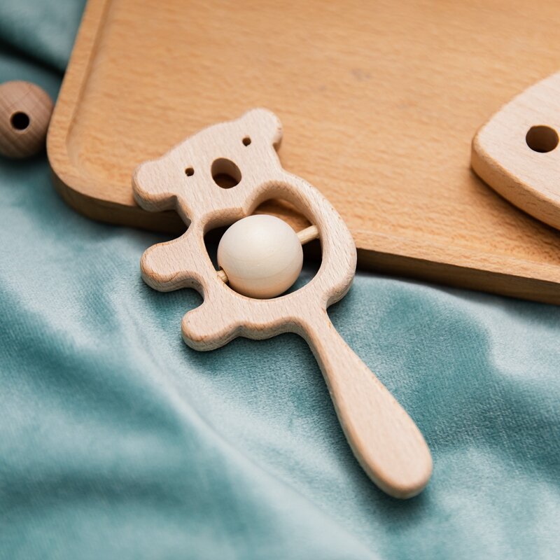 1pcベビー木製ガラガラブナ動物手歯が生える木製リング音モンテッソーリ教育玩具注目