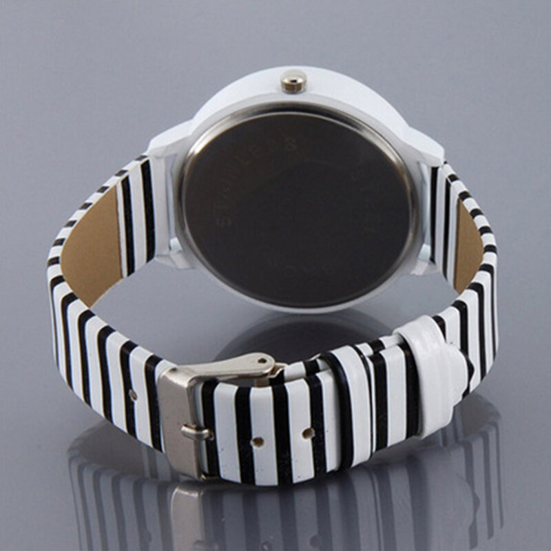 Mode Armbanduhr Frauen Mode Farbe gestreiftes Armband rundes Gehäuse lässig Quarz analoge Armbanduhr gestreiftes Kunstleder