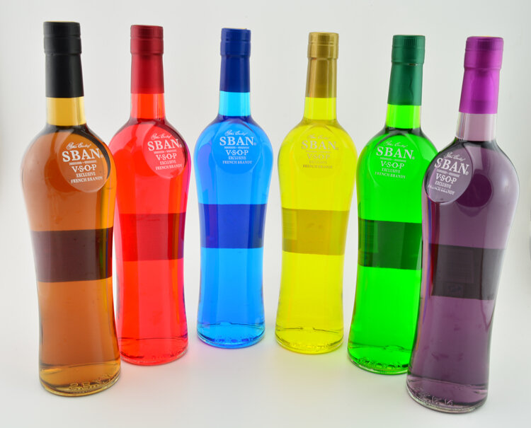 Simulazione di vodka a colori arredamento per interni di vino arredamento per bottiglie di vino estero di alta qualità