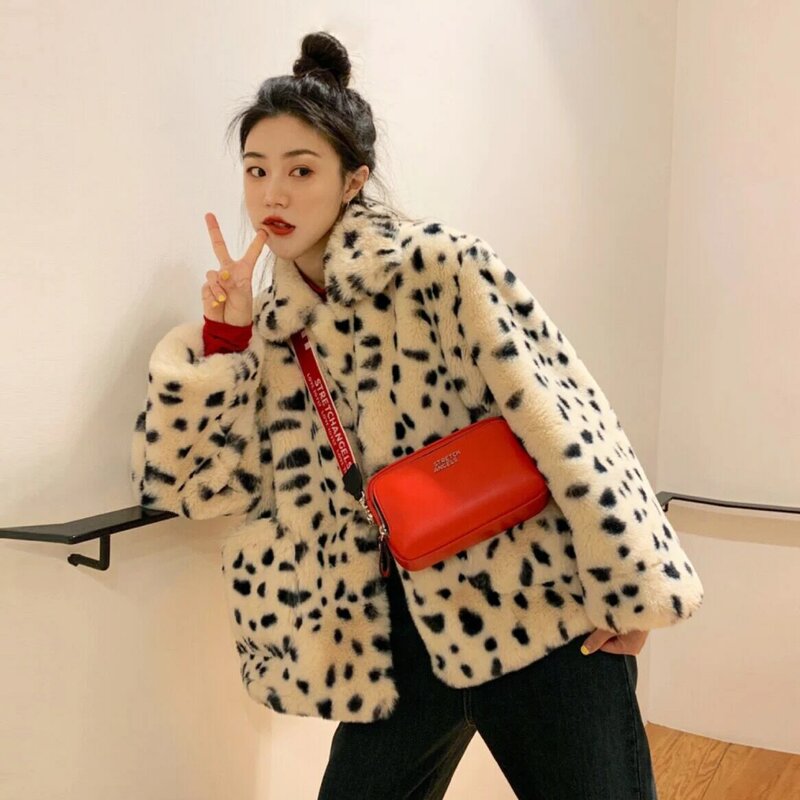 Pluszowa kurtka damska zimowa krótka 2020 nowa koreańska wersja luźna wełna jagnięca faux futro wzór w cętki futro damskie zimowe