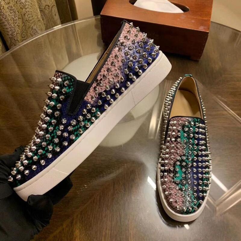 2022 novos sapatos de moda masculina luxo designer spikes sapatos de couro feitos à mão mocassins colorido elegante homem moda casual apartamentos