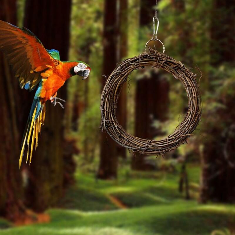 Mainan Kandang Burung Rotan Lingkaran Cincin Berdiri Menggantung Mendaki Bermain Mainan Burung Beo Cincin Berdiri Menggantung Geraham Rotan Mengunyah Ayunan Bertengger Mainan