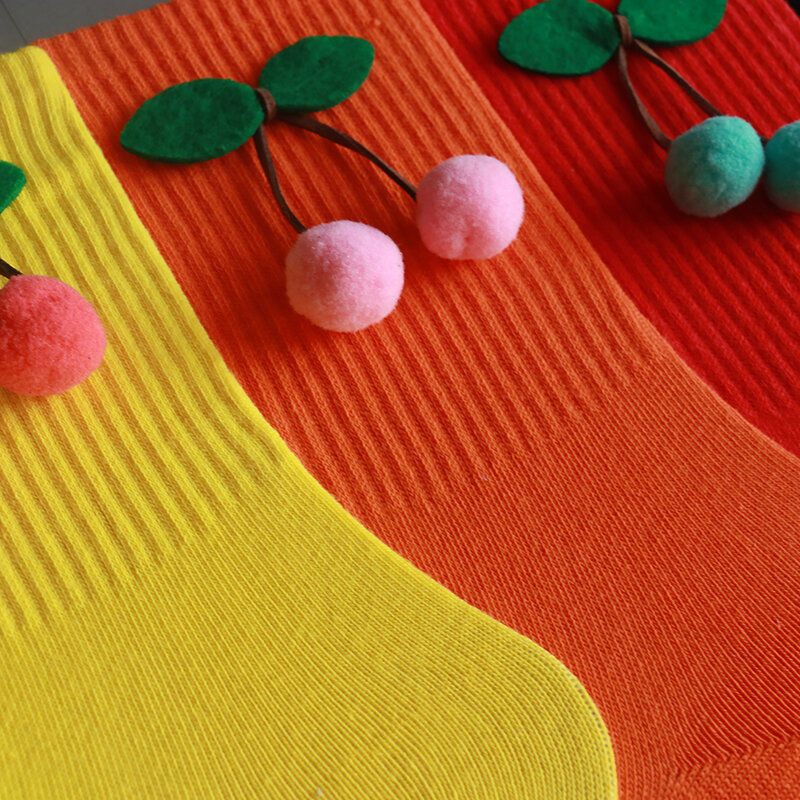 Markowe skarpetki damskie ozdobne wiśniowe śliczne modne skarpetki prezentowe bawełniane jednokolorowe w podkolanówki