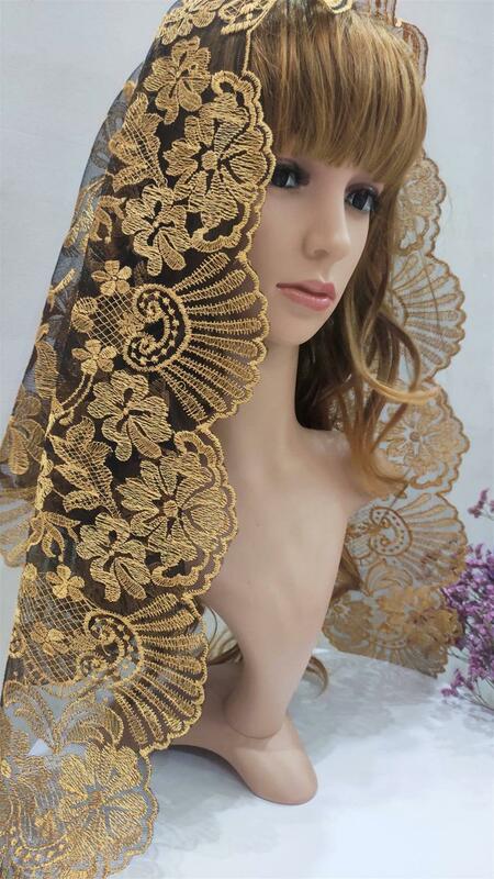 حجاب من الدانتيل, بتصميم جديد مطرز باللون الذهبي