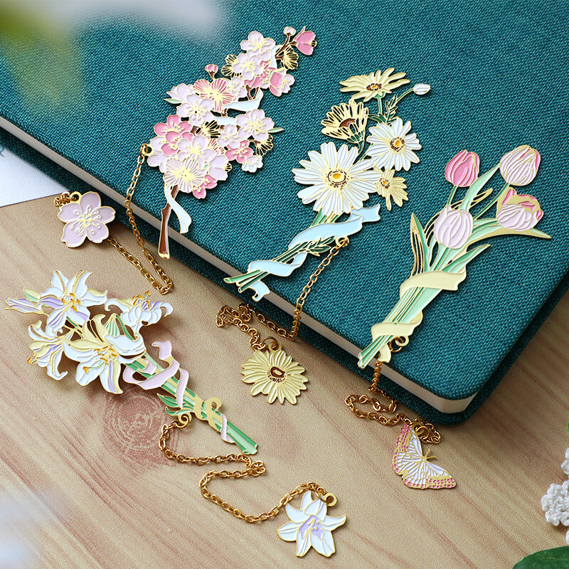 Marcapáginas de Metal delicado para niña, marcapáginas hueco de latón con flores, regalo para el Día del Maestro, colgante de lectura para estudiantes