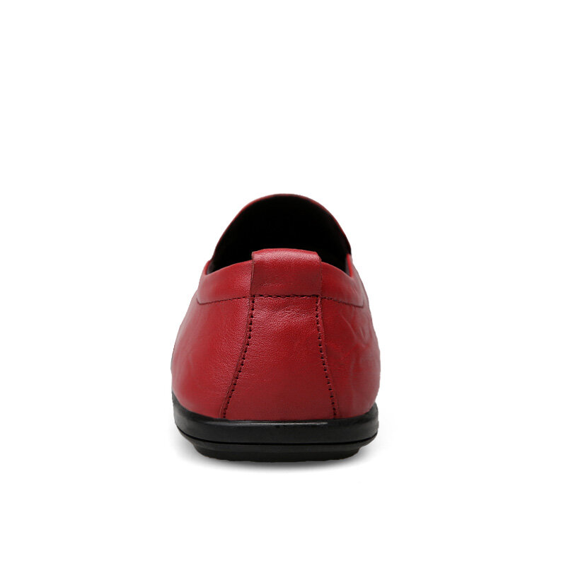 Mocasines de cuero genuino para hombre, zapatos informales de diseñador de lujo, mocasines formales de negocios, planos, sin cordones, para conducir, Color Rojo