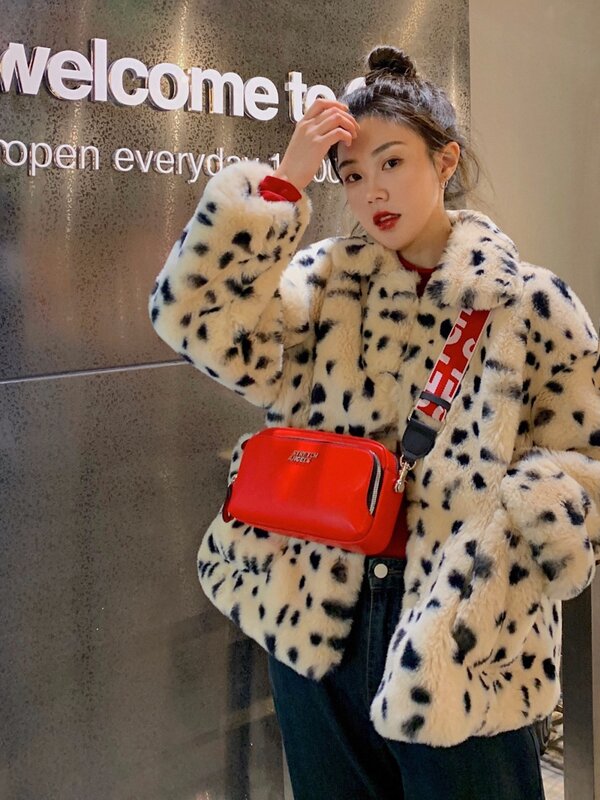 Женская короткая плюшевая куртка, свободная зимняя куртка из искусственной овечьей шерсти с леопардовым принтом, Корейская модель 2020