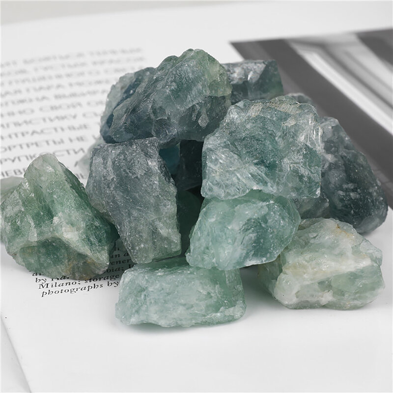 18 Buah Spesimen Mineral Kristal Fluorit Hijau Alami Batu Permata Kasar Mentah untuk Koleksi Pengajaran Penyembuhan Reiki dengan Kotak