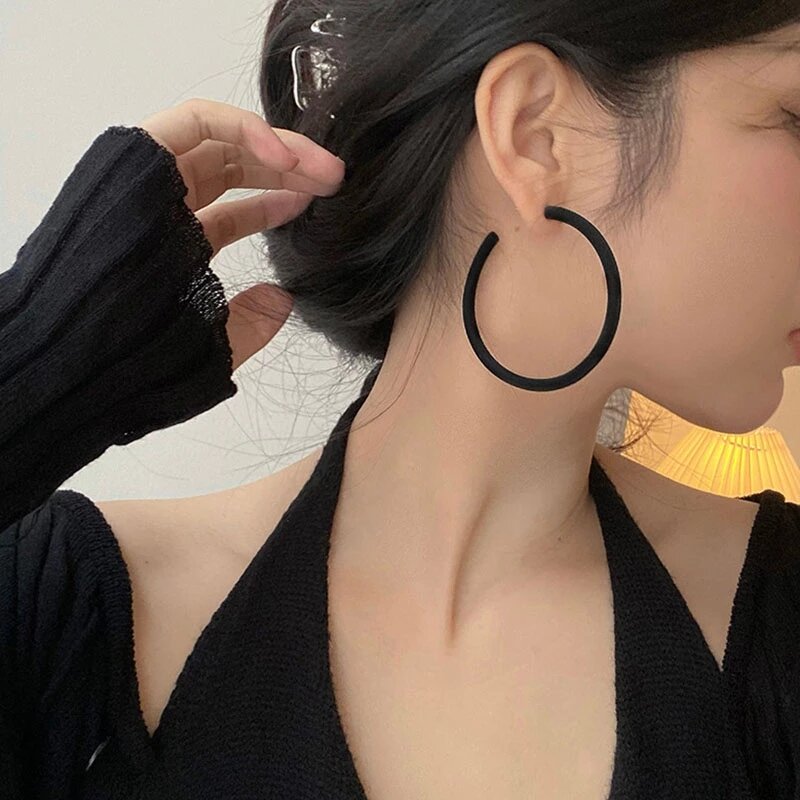 女性のためのレトロな黒のイヤリング,幾何学的な形,丸い形,韓国の誇張された気質のゴシックアクセサリーイヤリング