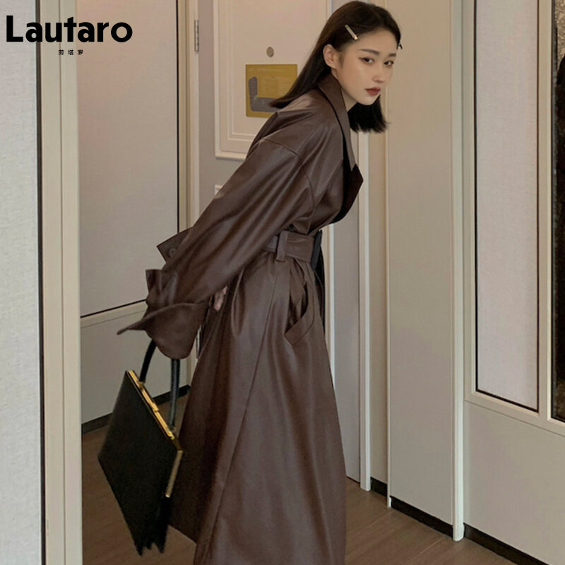 Lauraro Jas Hujan Kulit Buatan Coklat Ukuran Besar Panjang Musim Gugur untuk Wanita Sabuk Runway Bergaya Longgar Gaya Eropa Fashion 2022