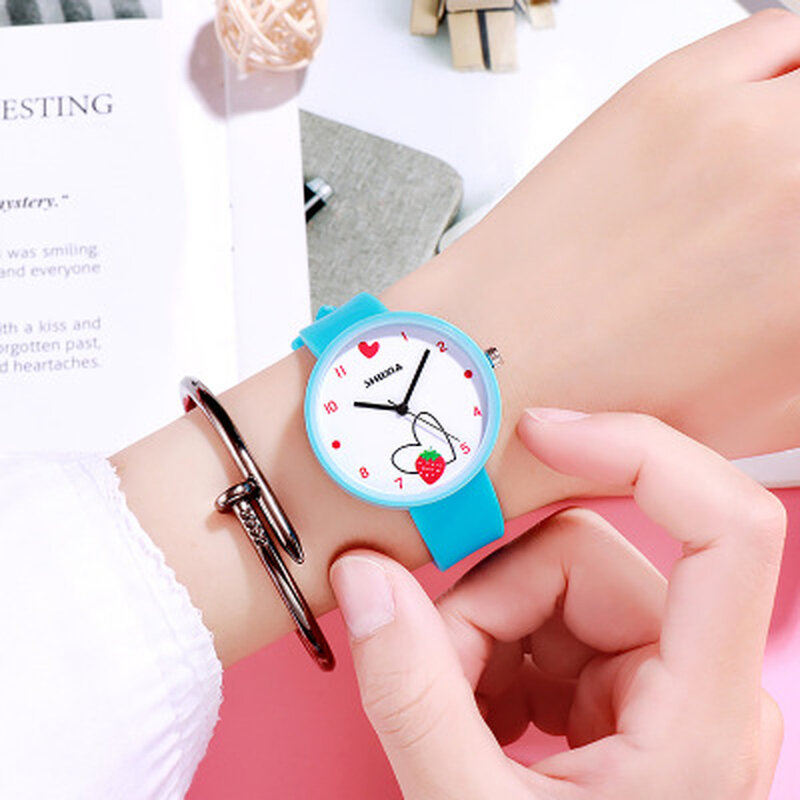 한국어 간단한 어린이 시계 소녀 귀여운 작은 딸기 만화 핑크 블루 쿼츠 손목 시계 캐주얼 실리콘 학교 시계