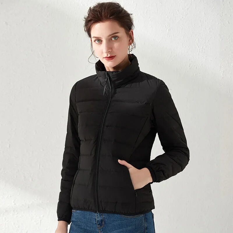 Легкая женская пуховая куртка, новинка 2021, бесшовное Короткое облегающее повседневное легкое зимнее пальто с воротником-стойкой и капюшоном