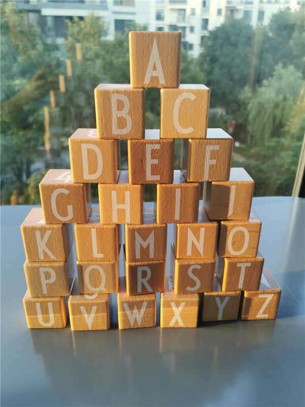 Juego de bloques de madera Montessori para niños, juego de bloques de madera de haya con alfabeto grande, apilamiento con letras y números, Cubo de ladrillos para aprendizaje temprano, 26 piezas