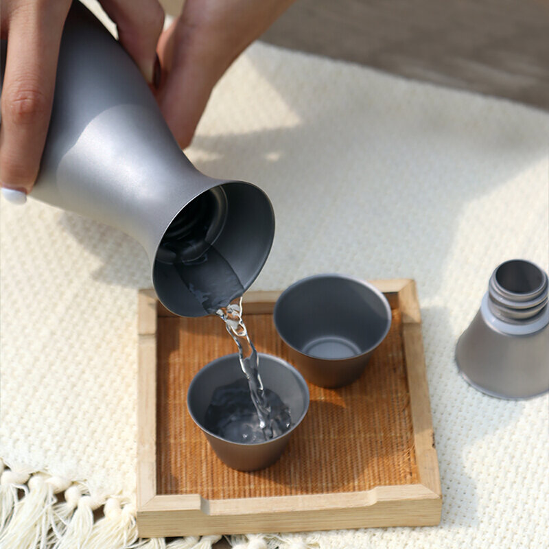 Juego de Sake de estilo japonés de titanio puro, antibacterias, duradero, para el hogar, cocina al aire libre, frasco de cadera, taza, vasos, 300ml