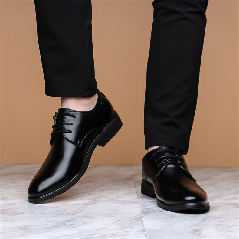 Autumn new business men Oxfords shoes set of feet Black Brown Male Office Wedding pointed men's Casual breathable leather shoes
