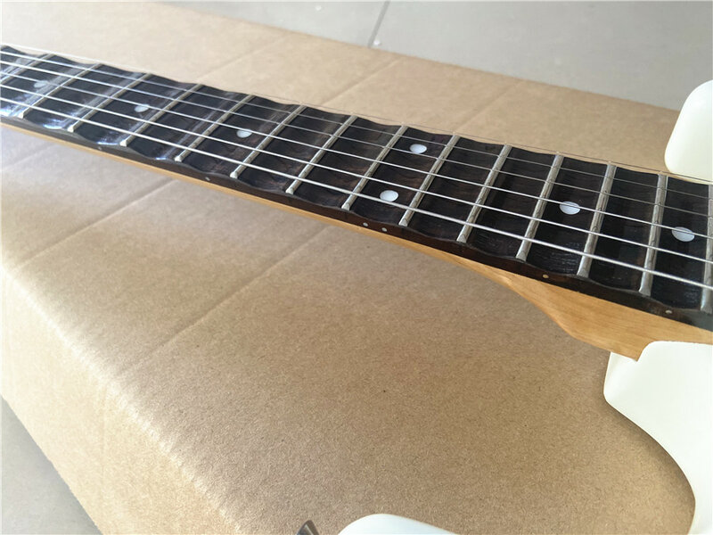 Alta qualidade creme-branco duplo-balanço guitarra fingerboard groove fan pode ser personalizado frete grátis