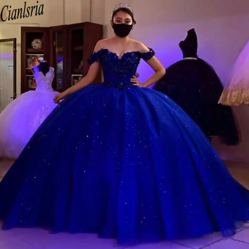 Sparkly azul royal quinceanera vestido 2022 elegante fora do ombro lantejoulas plissado espartilho inchado baile vestido de baile estilo luxo