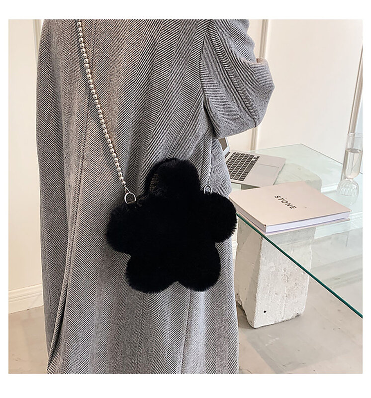 Зимняя женская сумка в форме звезды из искусственного меха 2021, модные сумки-мессенджеры через плечо с плюшевой цепочкой, черные и белые кошельки для телефона и мелочи, Bolsos