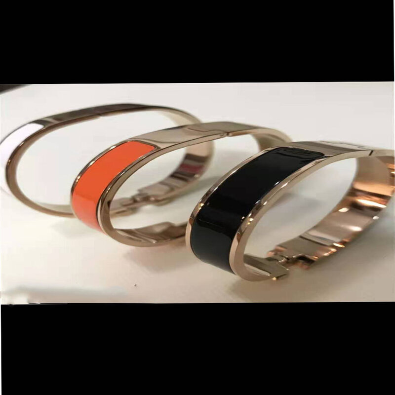 Usine marchandises commande achat femmes Bracelet en acier inoxydable breloque doigt Bracelet à la mode femme bijoux modélisation