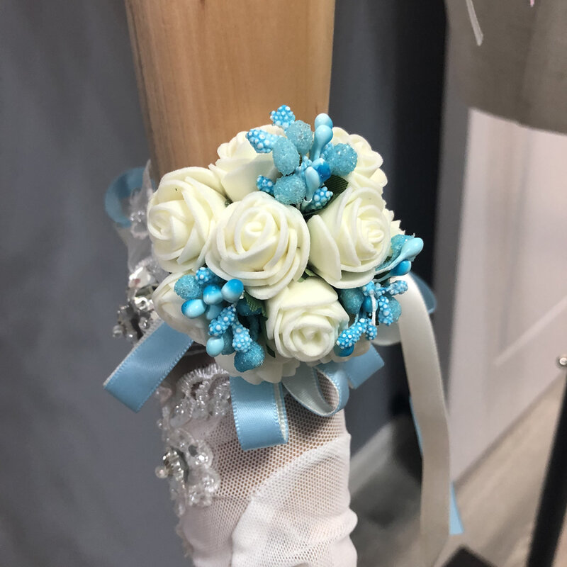 Wróżka ślubne kwiaty na nadgarstek jasnoniebieskie/różowe akcesoria ślubne L & P DQL Studio prawdziwe zdjęcia stanik na nadgarstek