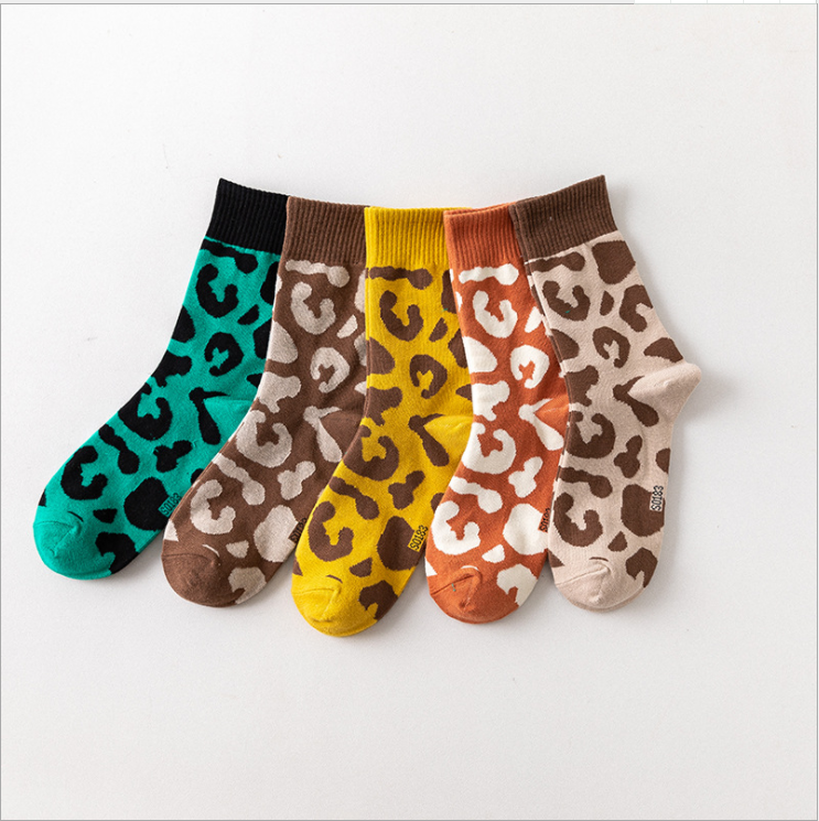 Chaussettes de tache de vache de cinq couleurs du couple d'automne, chaussettes de tube moyen, 70% chaussettes de marque de haute qualité de coton et 5 paires de chaussettes