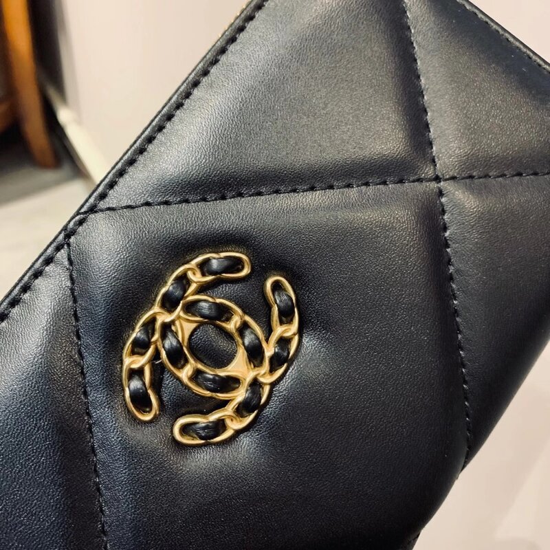 Chanel early spring new exquisite female bag small square bag lady clutch bag wallet card bag black classic all-match messenger