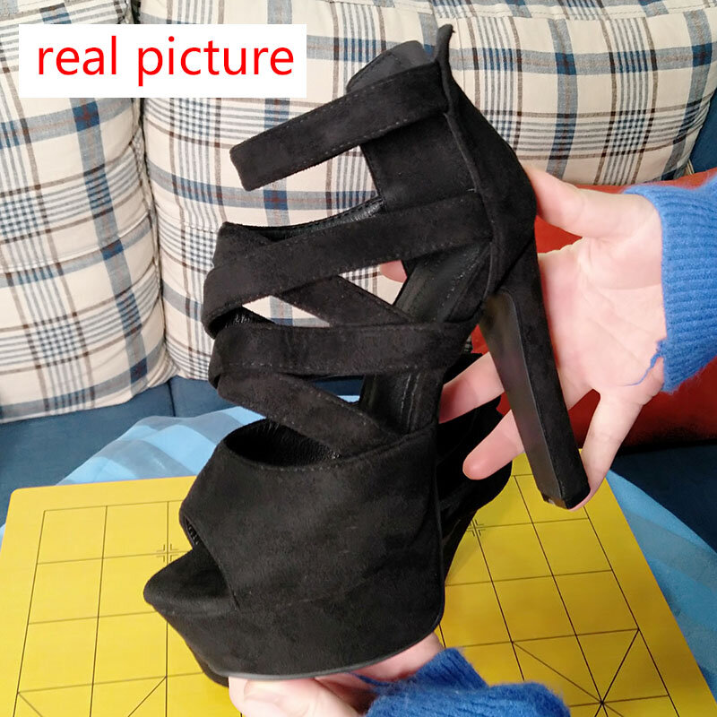 Женские замшевые сандалии на платформе с открытым носком и перекрестными ремешками; Черные женские сандалии на коротком каблуке с ремешком...
