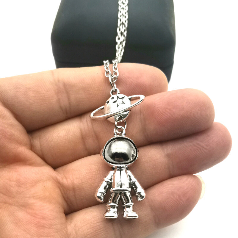 Nowy Mini moda astronauta naszyjnik Saturn naszyjnik wysokiej jakości wisiorek dziewczyna ozdobna biżuteria Retro