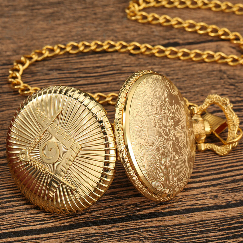 Ouro freesonry logotipo tema lembrança relógio de bolso de quartzo algarismos árabes exibir mostrador redondo com colar/corrente de bolso