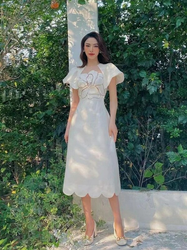 خياط متجر ثلاثي الأبعاد الإغاثة زهرة خياطة الأزياء الجاكار ضئيلة عالية الخصر فستان أبيض مناسبة رسمية ارتداء