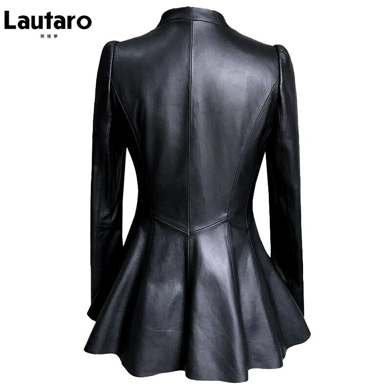 Lautaro Осенняя черная тонкая женская куртка из мягкой искусственной кожи с глубоким v-образным вырезом и длинным рукавами-фонариками Элегантный роскошный весенняя кожаный пиджак с юбкой