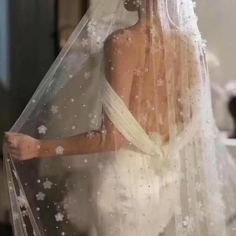 YouLaPan V83 Luxury Bridal Veil Pearl with Flowers Wedding Veil Long with Comb 1 Tier Bride Veil Short Flower Chiffon Veil