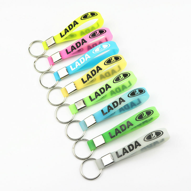 Для автомобильного стайлинга светящийся силиконовый автомобильный брелок цепочки кольца для ключей Автомобильный логотип для Lada Niva Kalina ...