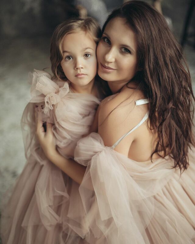 Einzigartige Design Mama und Mich Passenden Kleider Tüll Vestido One Sleeve Mutter und Kinder Kleid 2022 Mutterschaft Kleid für Photoshoots