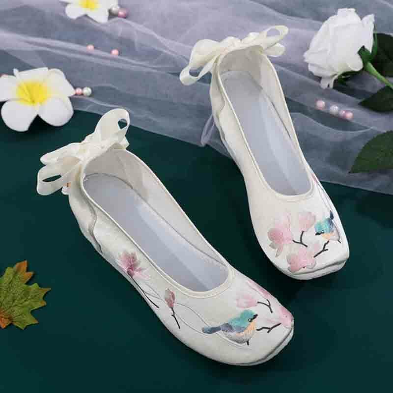 Hanfu รองเท้าผู้หญิงจีนโบราณแบบดั้งเดิมภายใน Heighten รองเท้าแบนเย็บปักถักร้อยสีเขียวรองเท้า Hanfu รองเท้าสำหรับสตรี