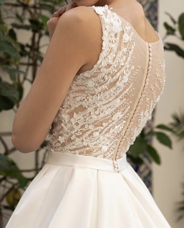 Wedding Dress Ball V-Neck Tank Button Lace Appliques Sequined Beads Satin Floor Length Sweep Train Bridal Gown Vestido De Novia