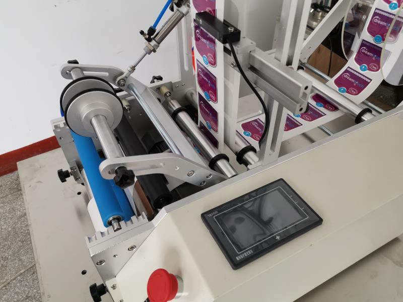 Pół-automatyczne podwójne boki maszyna do etykietowania piwa butelka z funkcją liczenia produkcji