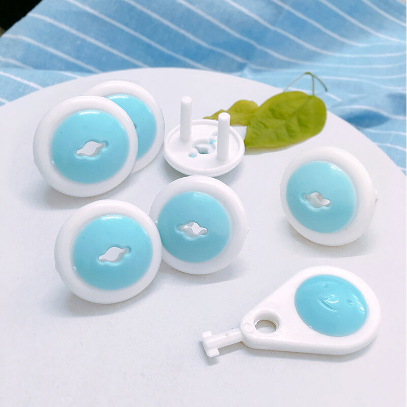 6pcs/Lot/Packed Europe Standard Socket Safe Lock Cover Child Kids Electric  Security Plastic Safety Plug Outlet Baby Care