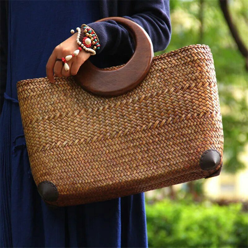 籐の木製の柄が付いたバッグ,大きな籐のビーチバッグ,レトロなスタイル