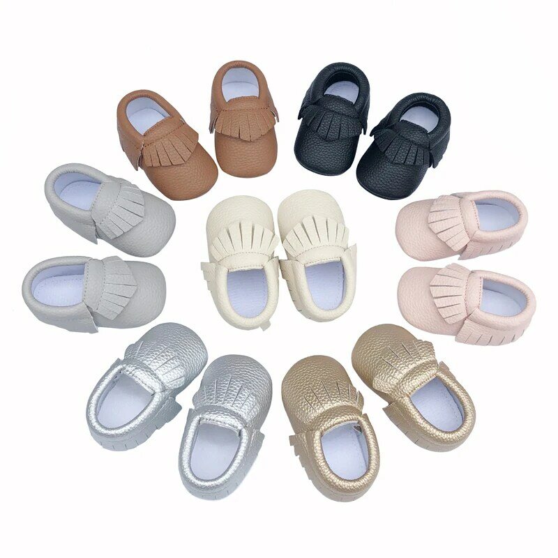 Handmade Do Bebê Mocassins Borlas Moda Recém-nascidos meninas Sapatos Fundo Macio 12 cores PU Botas de couro criança crianças Prewalkers