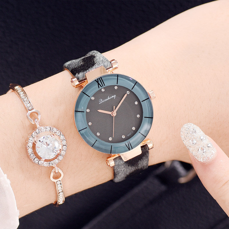 Moda tendencia Mujer relojes de cuarzo estampado de leopardo minimalista creativo señoras Reloj de pulsera personalidad nuevo estilo 2019 Reloj Mujer