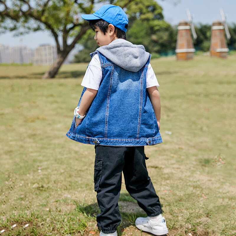 سترة جينز زرقاء للأطفال مع غطاء رأس ، صدرية جينز بدون أكمام للأطفال ، موضة صبي مراهق ، تصميم علامة تجارية ، معطف خروج 90-42
