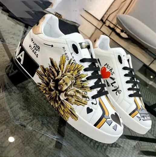 luxury men's shoes, replicate the top version of imported cowhide to create graffiti patterns, rivets, diamonds inside cowhide