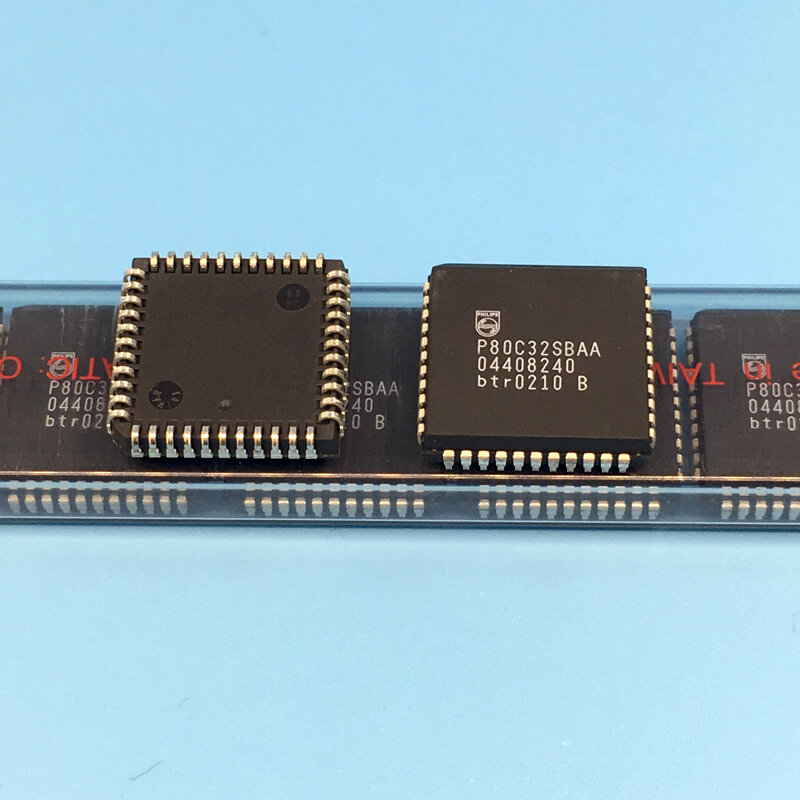 2 sztuk/partia nowy oryginał P80C32SBAA lub P80C32SFAA lub P80C32UBAA lub P80C32UFAA P80C32 PLCC44 8-bit CMOS mikrokontroler