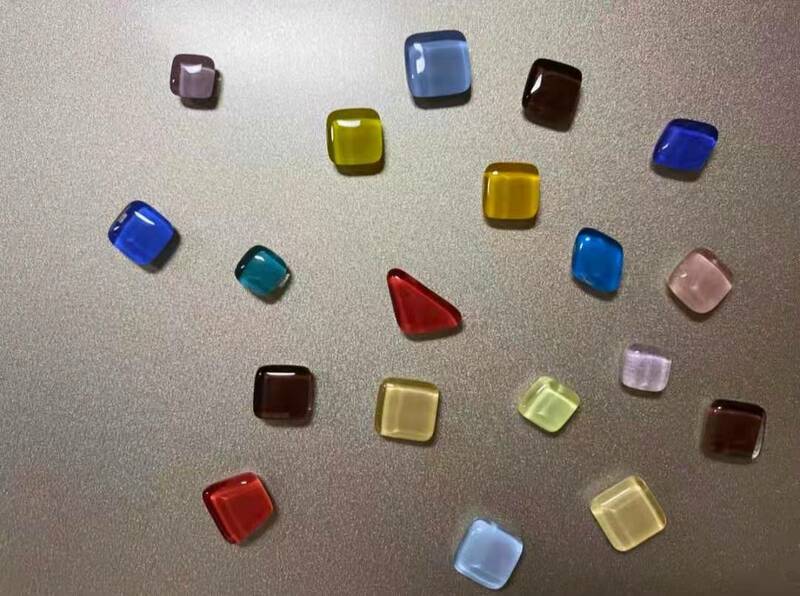 Chinchetas de mosaico irregulares de vidrio de colores, pasta de refrigerador magnética, pasta de mensaje de oficina Linda
