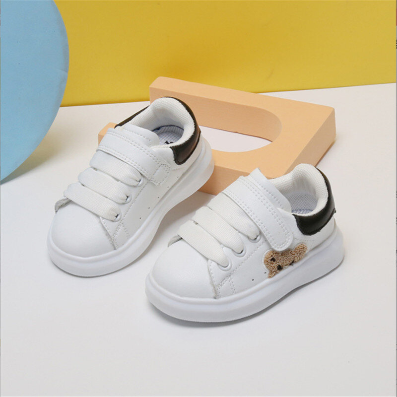 Baskets en cuir à semelle souple ours mignon pour tout-petits garçons et filles, chaussures de tennis blanches pour enfants, mode bébé, printemps, automne, nouveau