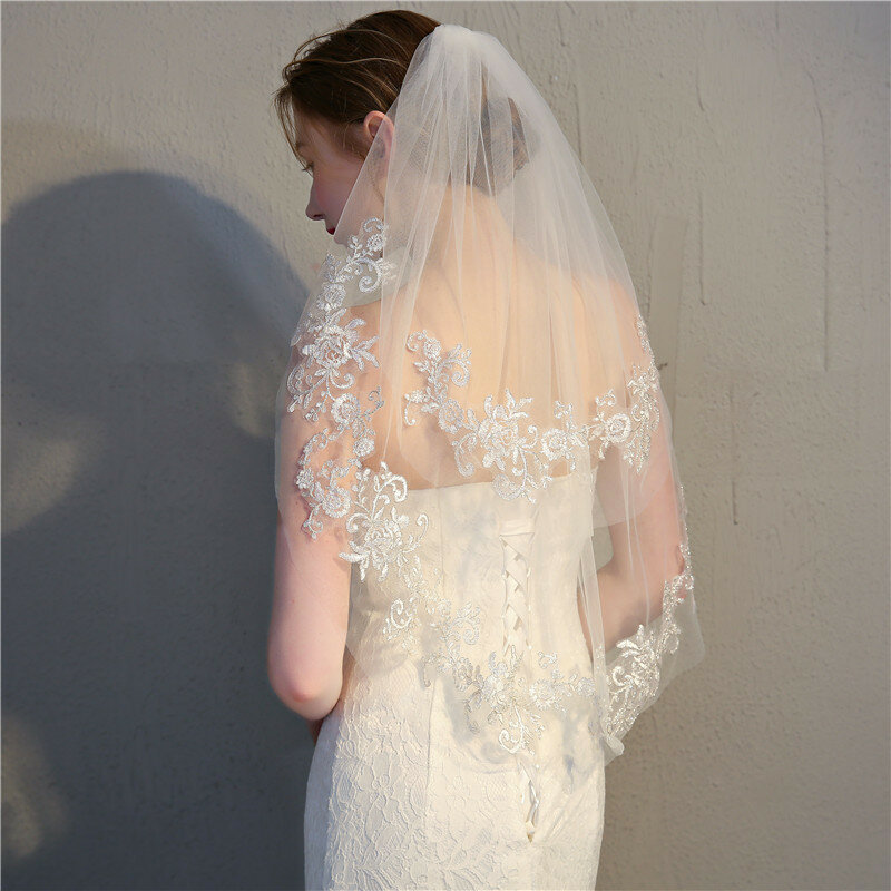 Nieuwe 2 Lagen Wedding Veils Met Kam Applique Lace Edge Korte Bruidssluier