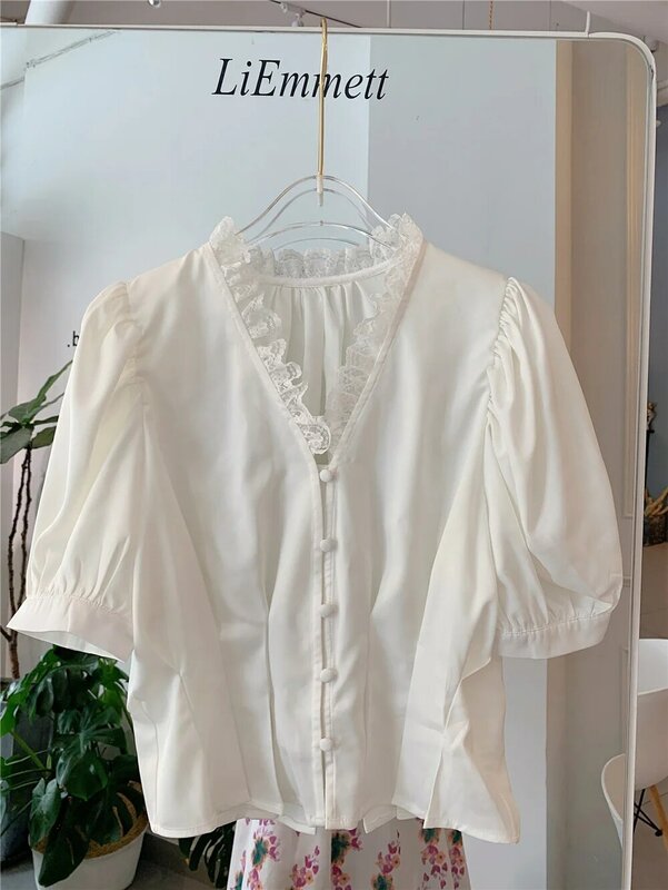 V-collar Shirt Fit Slimming Tops Joint Lace Edge Slim Women 's 2022 Summer New Style French Non-mainstream Sense of Design White