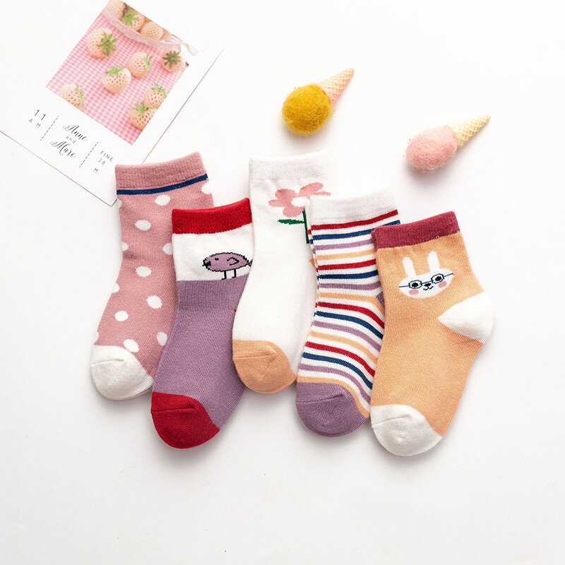 5 пар, удобные хлопковые высококачественные носки, осенне-зимние милые детские носки с рисунками из мультфильмов, спортивные носки в полоску для мальчиков и девочек