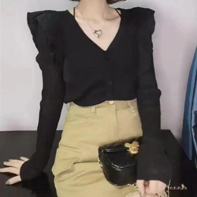 Kaus Wanita Streetwear V-neck Santai Solid Gaya Korea Lengan Panjang Desain Ruffle Wanita Diskon Besar Elegan Single Breasted